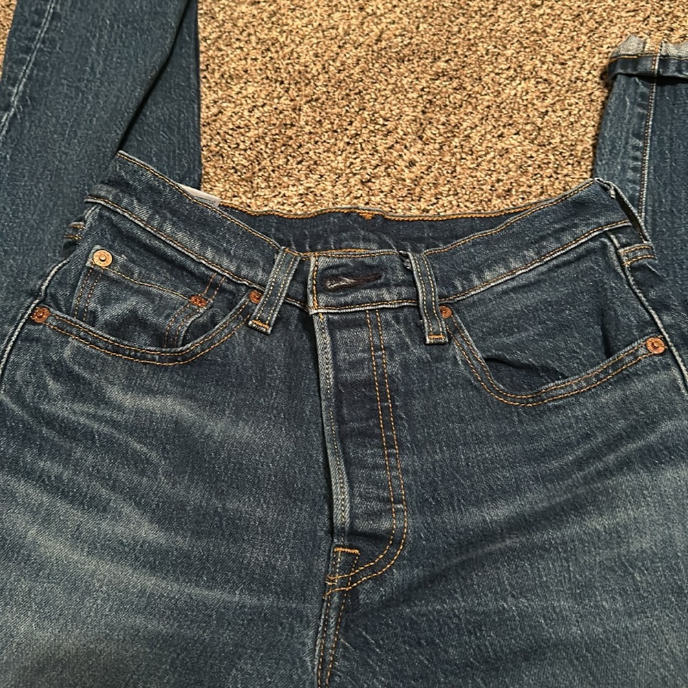 Levis - Picture 2 of 8